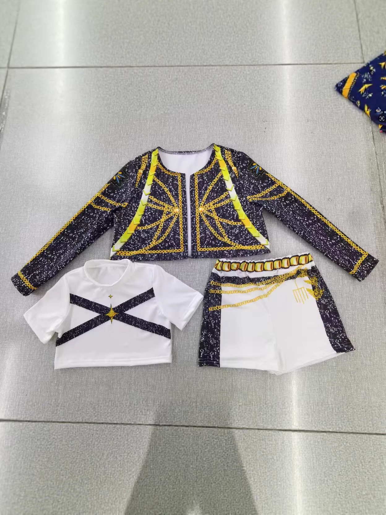(110CM) Girls Kpop Roleplay Costume 3 Pcs Set Jacket T Shirt Shorts for Halloween Carnival Birthday Christmas Inspired by Rumi Zoey Mira