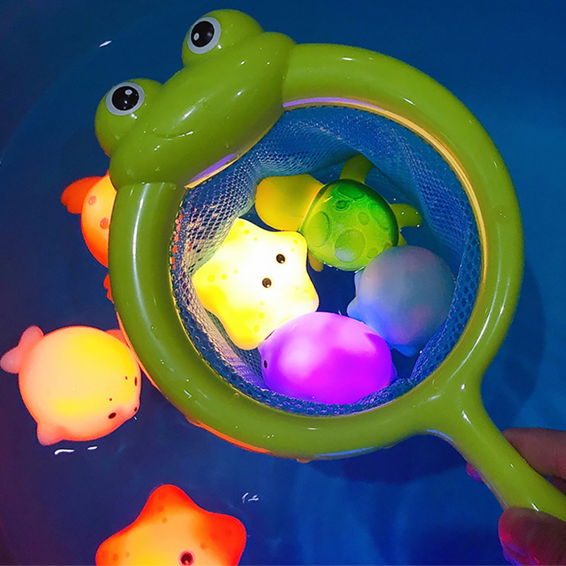 (Fishing Net) Baby Cute Animals Bath Toy Swimming Water LED Light Up Toys Soft Rubber Float Induction Luminous Frogs for Kids Play Funny Gifts