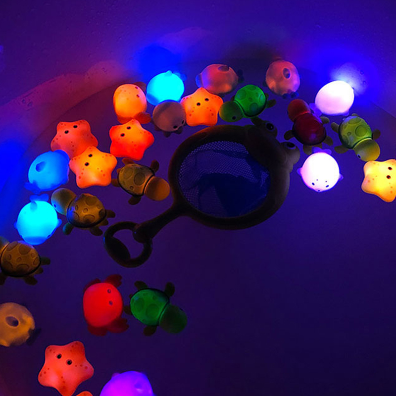 (Fishing Net) Baby Cute Animals Bath Toy Swimming Water LED Light Up Toys Soft Rubber Float Induction Luminous Frogs for Kids Play Funny Gifts