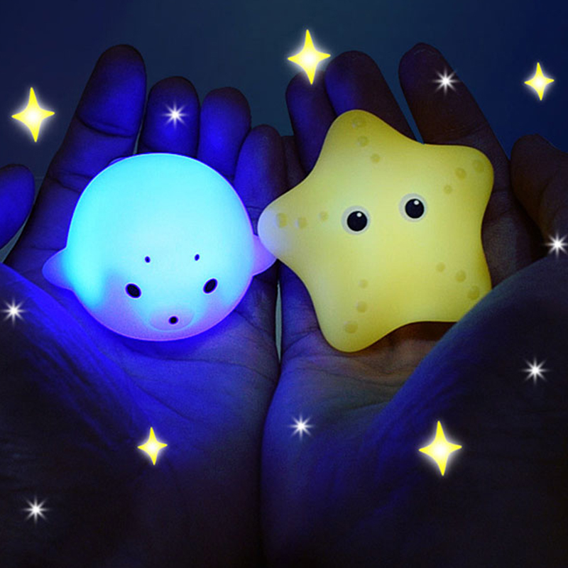 (Fishing Net) Baby Cute Animals Bath Toy Swimming Water LED Light Up Toys Soft Rubber Float Induction Luminous Frogs for Kids Play Funny Gifts