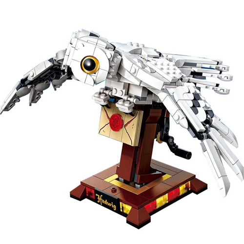 Harry Potter Hedwig the Owl Figure Collectible Toy Room Décor Display Model with Minifigure