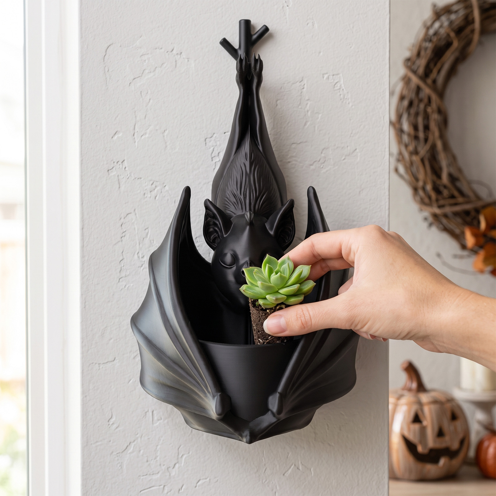 Hanging Bat Flower Pot Halloween Creative Gothic Iron Wall Mount Balcony Succulent Decor Vessel