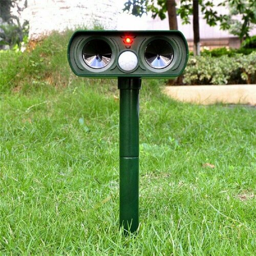 Solar Battery Cat Repeller Scarer Deterrent Ultra Animal Chaser Scarer Ultrasonic Deterrent Waterproof Outdoor Repellent for Cat Rat Bird Raccoon Skunk Squirrel Deer Rabbit