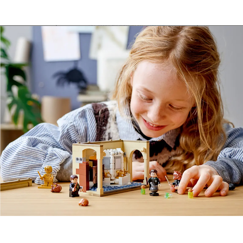 Harry Potter Hogwarts Polyjuice Potion Mistake Buildable Castle Toy Gifts For Kids