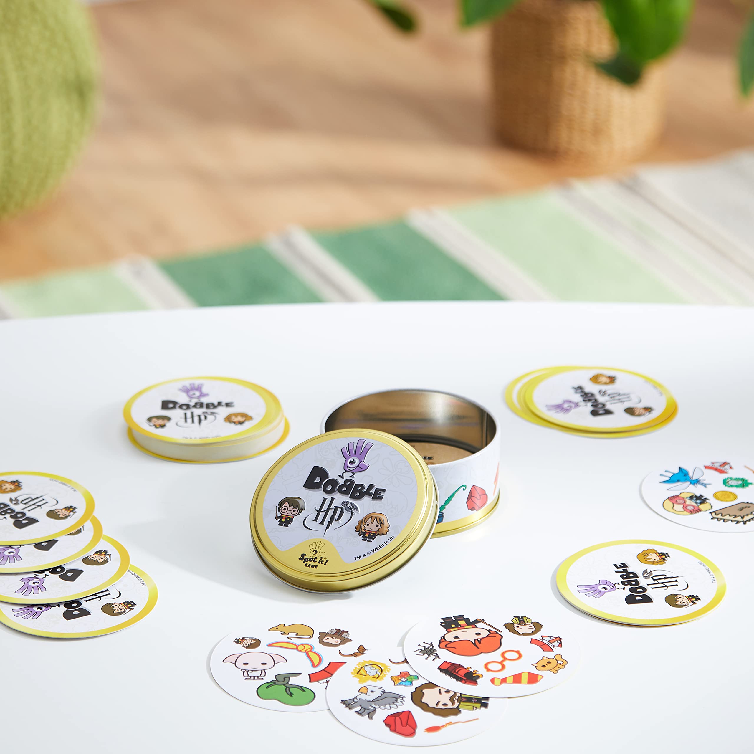 Board Game Dobble Harry Potter Italian Edition Party Family Card Game Christmas Gifts for Adults and Children Ages 6 and Up  2 to 8 Players 15 Minutes Playing Time