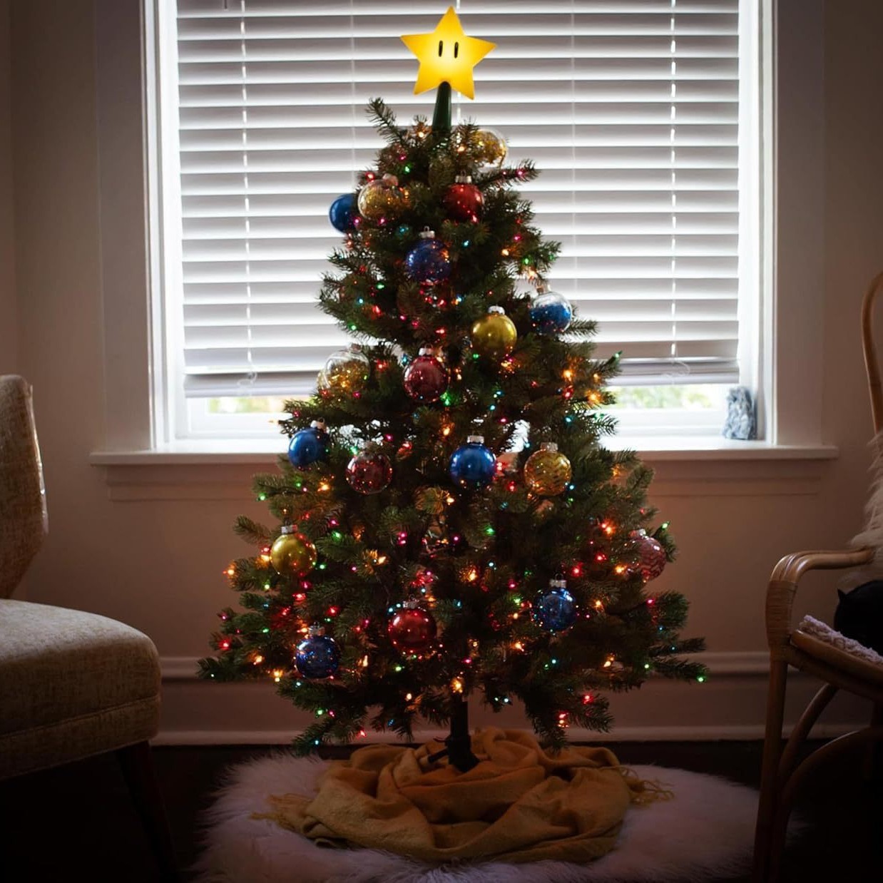 Bros Super Mario Star Light USB Tree Topper - Interactive 20cm Yellow LED Star for Xmas & Parties