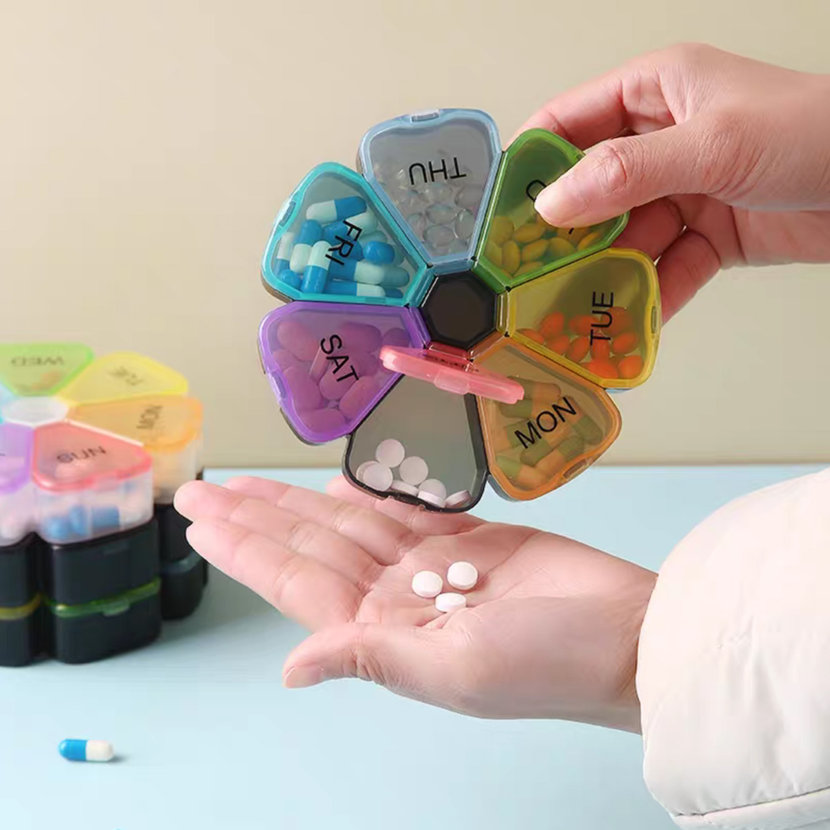 (Colorful) Portable Medicine Pill Box 7 Days Round Mini Small Travel Vitamin Cases Container Organizer Storage Tablet Fish Oils Tools